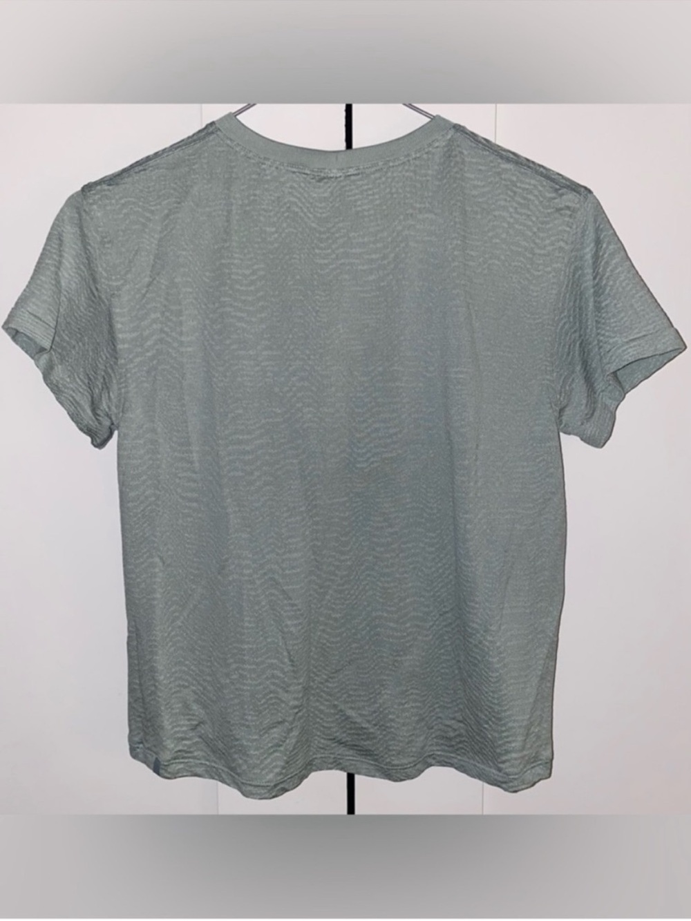 Lululemon Train to Be Seamless Short Sleeve Size 6 Delicate Mint Ripple Wave - Picture 2 of 3